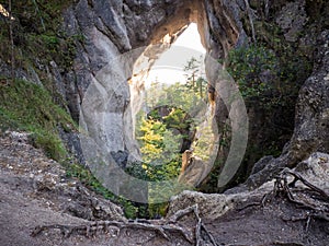 Súľovské skaly, přírodní rezervace na Slovensku s gotickou skalní bránou