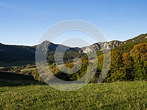 Súľovské skaly, přírodní rezervace na Slovensku se skalami a loukami