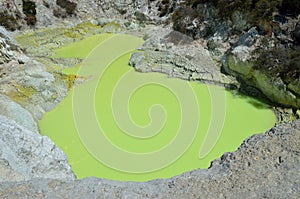 Sulphur crater lake at Wai-o-Tapu