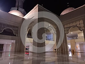 Sultan Mahmud Riayat Shah Mosque in Batam at night