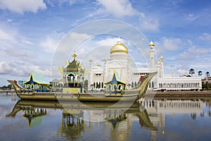 Sultan Omar Ali Saifuddien Mosque, Brunei photo