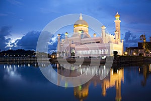 Sultan Omar Ali Saifuddien Mosque, Brunei photo