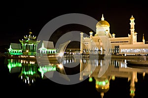 Sultan Omar Ali Saifuddien Mosque, Brunei photo