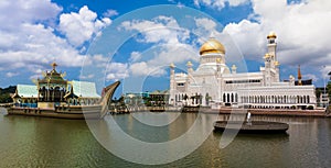 Sultan Omar Ali Saifuddin Mosque in Brunei photo