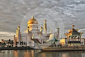 Sultan Omar Ali Saifuddin Mosque, Brunei Darussalam photo