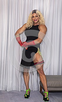 Kim Buck, Enticing Woman Bodybuilder photo