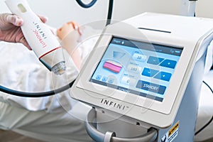 SuLutronic Infini RF machine & handpiece with needle points, for microneedling with radio frequency