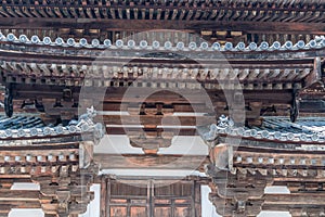 Sumigawara, Dragon roof ornament (Tomebuta), Tomoemon (comma pattern) Tomoegawara end tiles and tokyou bracket complex at Kondo (M