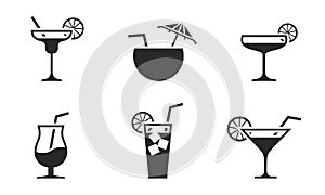 Summer cocktail icon set. liquor and beverage symbol. vector images for vacation design