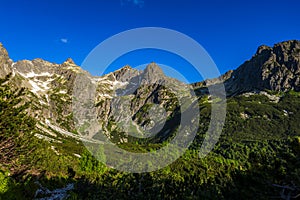 Letní krajina Vysokých Tater v okolí Zeleného Plesa. Tatranský národní park, Slovensko