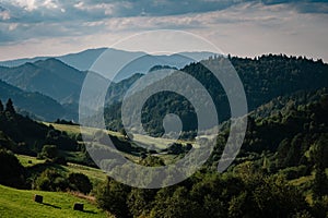 Letná horská krajina na Slovensku, cestovateľský koncept