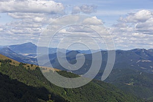 Letné slovenské pohorie Veľká Fatra, Veľká Fatra, vrchy Nová Hoľa 1361 m a Zvolen 1403 m, pohľady z nich, Slovensko