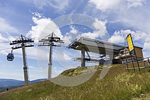 Letné slovenské pohorie Veľká Fatra, Veľká Fatra, vrchy Nová Hoľa 1361 m a Zvolen 1403 m, pohľady z nich, Slovensko