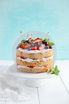 Summer sponge cake with cream and fresh berries