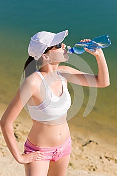 Summer sport fit woman drink water bottle