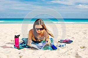 Summer Vacation. Smelling tourist women relaxing and reading book with sunglasses in beach