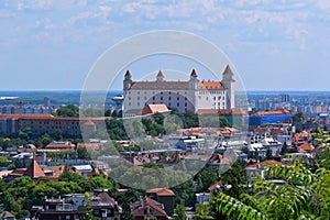 Letný pohľad na Bratislavský hrad