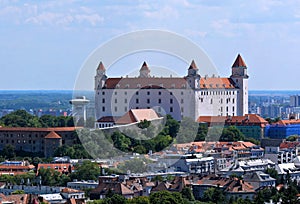 Letný pohľad na Bratislavský hrad