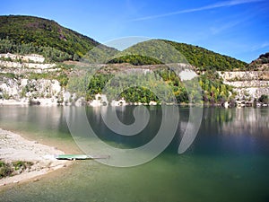 Letný pohľad na Šútovo jazero, Slovensko