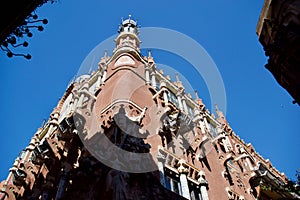 Sun on the corner of the building