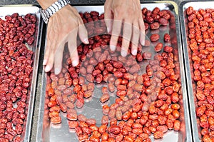 Sun drying jujube.