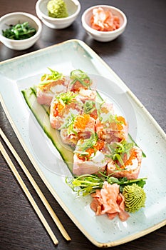 SUN MAKI sushi with cooked tiger prawn, mayonnaise