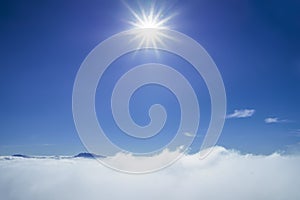 Sun rays shinning in the blue sky