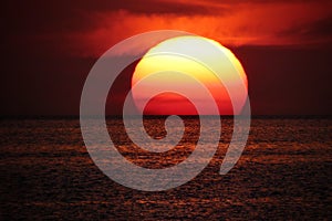 El sol sobre el el mar 