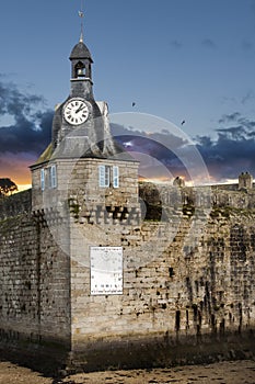 Sundial. Low tide photo