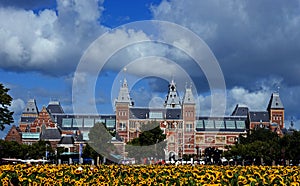 Sunflowers labyrinth and Rijksmuseum