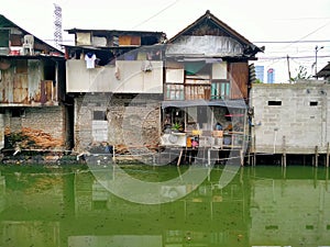 Sungai Duri, Roxy mas, JakartThe atmosphere of a densely populated settlement standing on the river