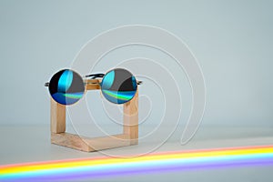 Sunglasses with raibow reflection