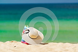 Sunhat and bag at the beach