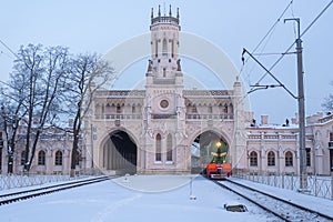 Vokzal Novyj Petergof zimnyaya zheleznaya doroga v sumerki photo