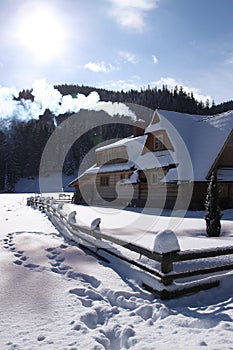 wooden house sunny day mountains sunny day sÃâoneczny dzieÃâ gÃÂ³ry relax photo