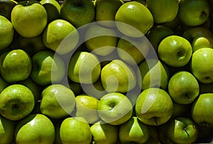 Sunny Granny Smith - Green apples