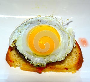 Sunny side up, egg toast