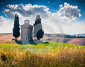 Sunny spring view of Cappella di Vitaleta. Berautiful morning scene in Tuscany, Val d`Orcia valley, Pienza location, Italy, Europ