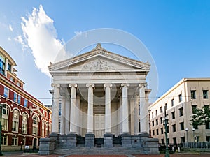 Sunny view of the Gallier Hall