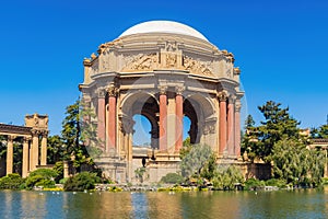 Sunny view of The Palace of Fine Arts