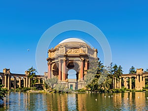 Sunny view of The Palace of Fine Arts