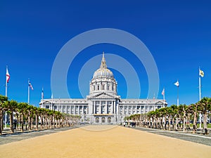 Sunny view of the San Francisco City Hall