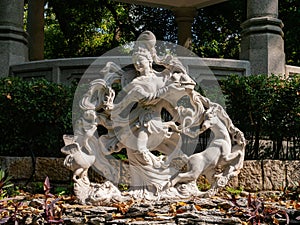 Sunny view of the statue in Pavilion of the Lou Lim Ieoc Garden