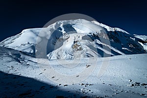 Sunrise from annapurna thorong la pass panoramic shot snow peak