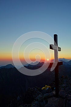 Východ slunce z vrcholu hory Kriváň 2494 m, symbol Slovenska ve Vysokých Tatrách, Evropa