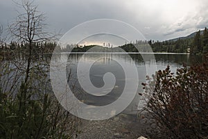 Východ slnka nad jazerom v Národnom parku, Slovensko