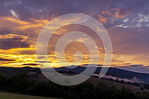 Východ slnka v Národnom parku Poloniny, Karpaty, Slovensko