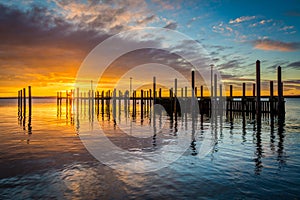 Sunrise over dock and the Chesapeake Bay, in Havre de Grace, Mar