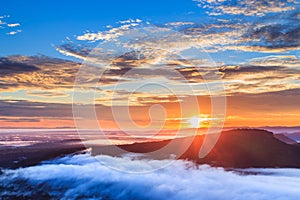 Sunrise at Pha Mo I Daeng Cliff and mist