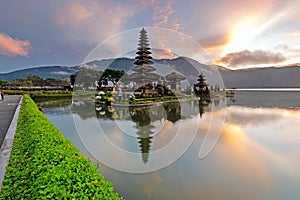 Sunrise at Pura Ulun Danu Beratan bali